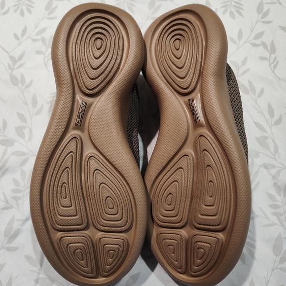 Twisted X Women's EVA12R .  Size 8 1/2, Medium width,  Color Olive. - Picture 3 of 8